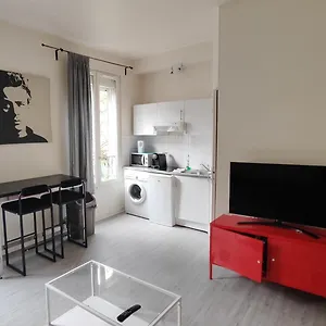  Appartement Charming Parisian Studio! France